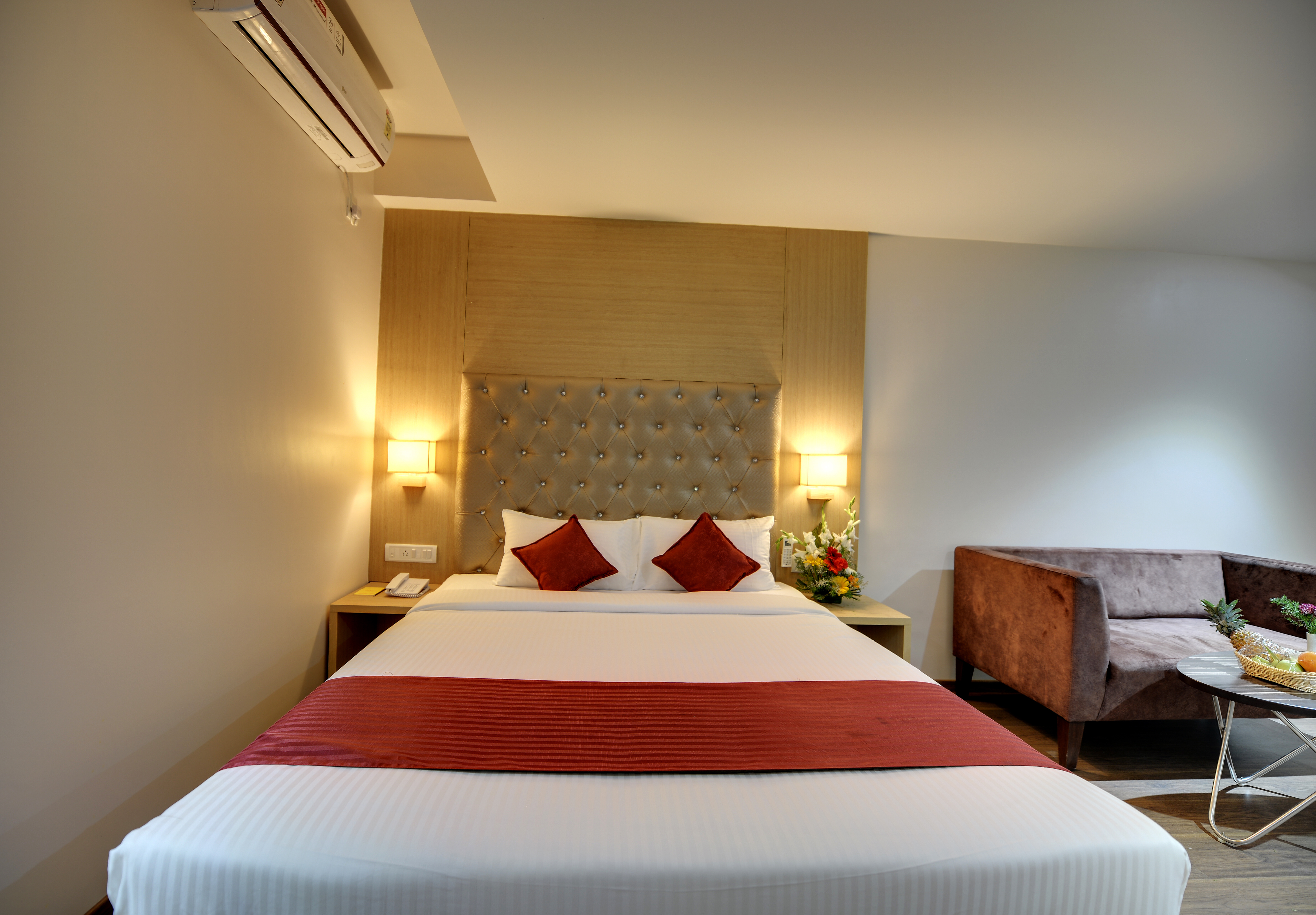 Deluxe Room Hotel Nandhana Pride 6