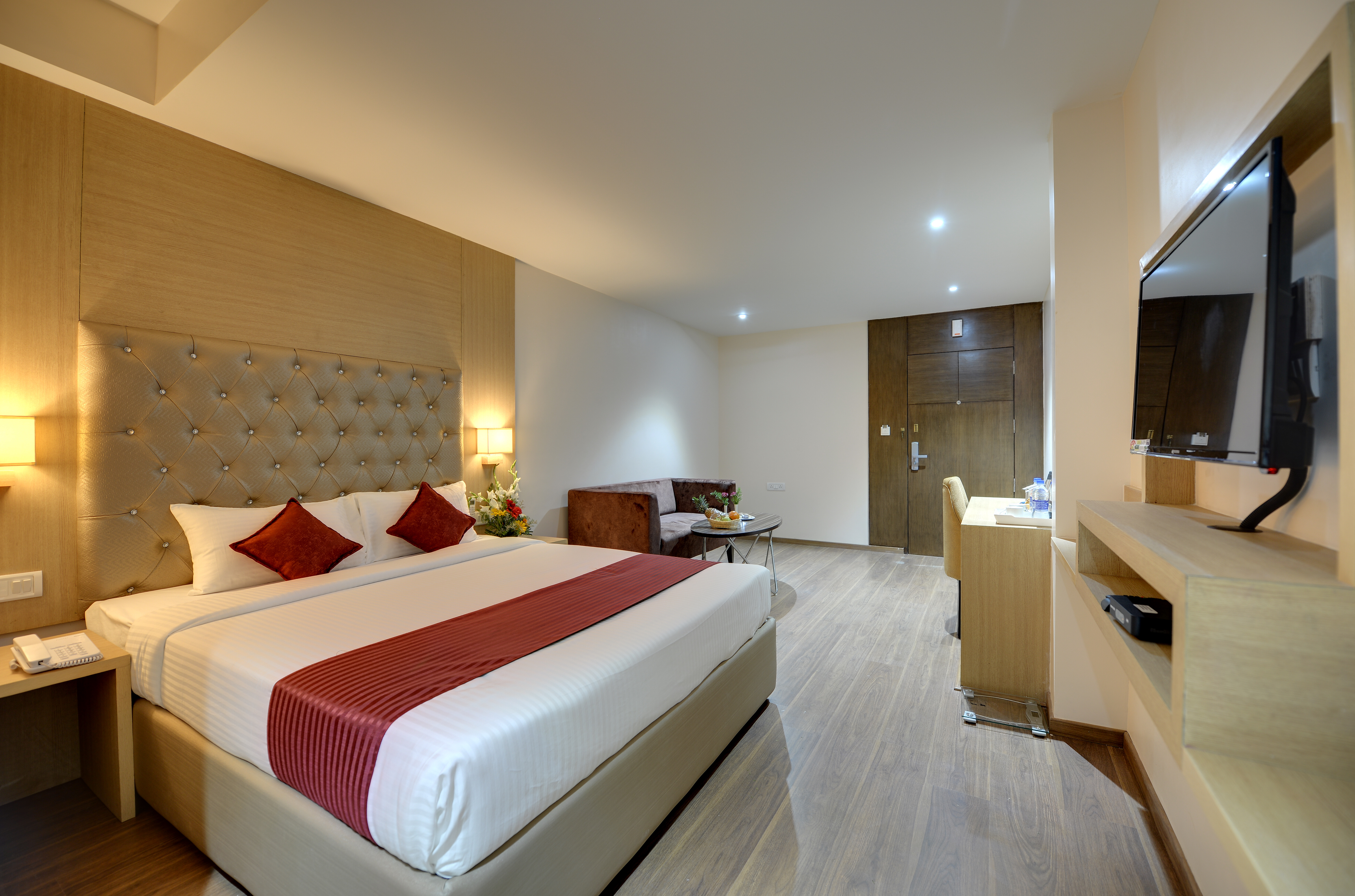 Deluxe Room Hotel Nandhana Pride 4