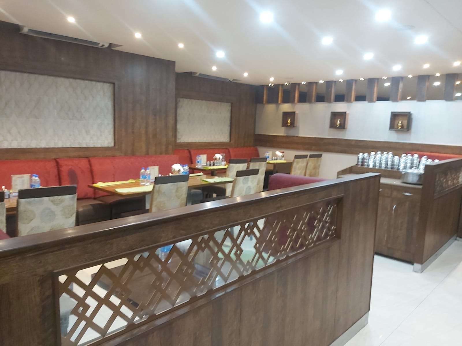 dining, budget hotel in bangalore. La Sara Regent Hotel, Koramangala